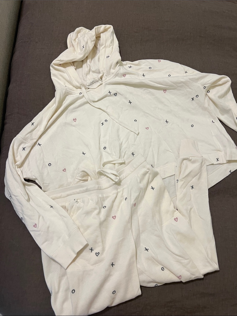 Splendid Cream Hoodie & Jogger Set with Pink Heart and Black X Details